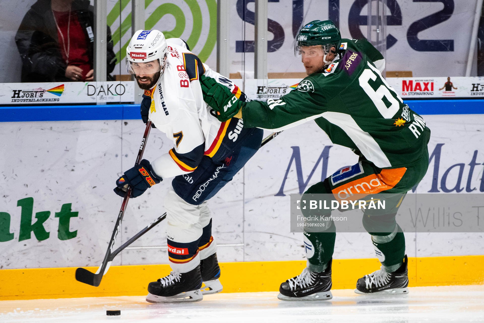 Djurgårdens Jason Garrison och Färjestads Johan Ryno