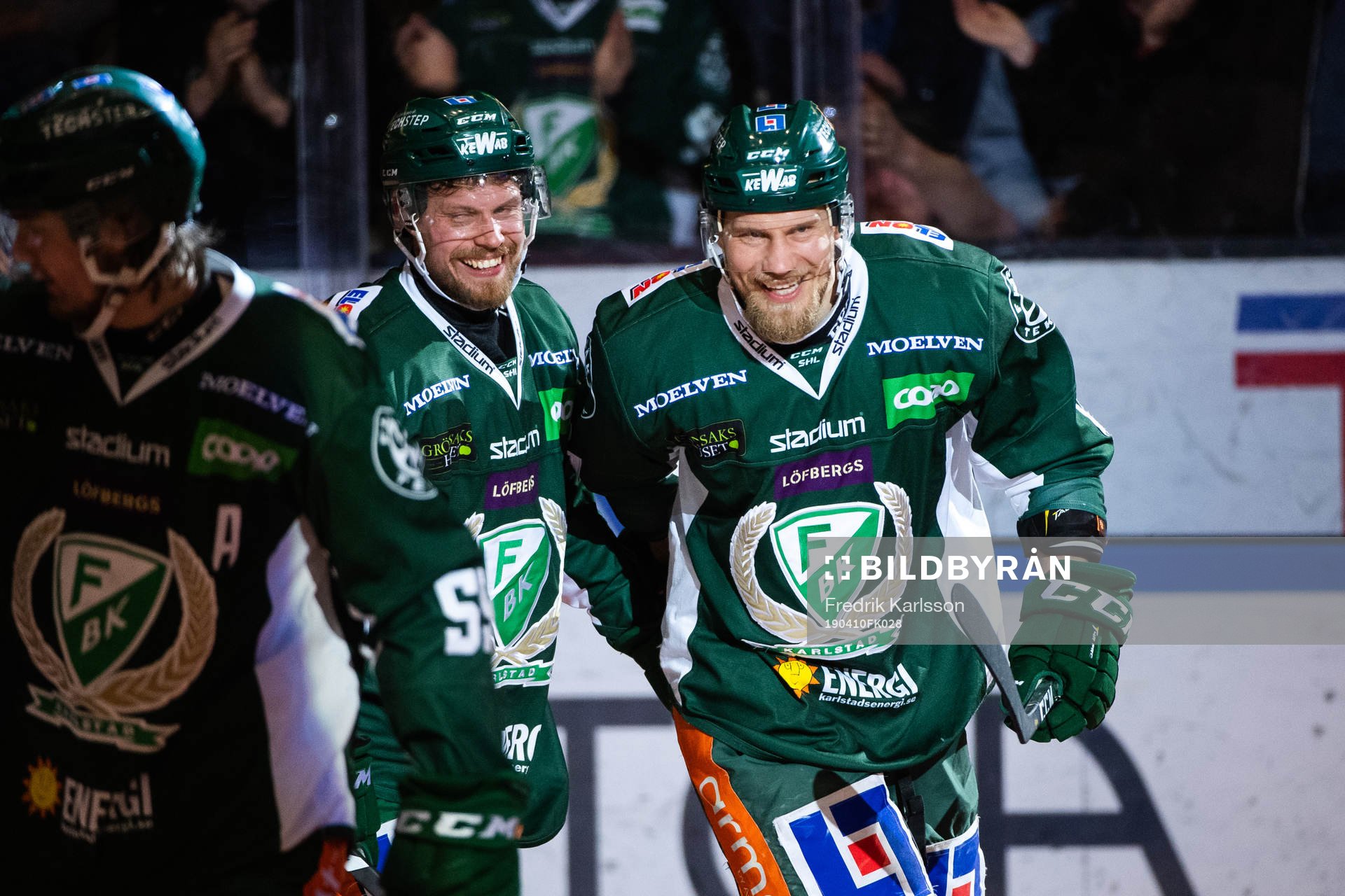 Färjestads Alexander Johansson och Ilari Melart jublar