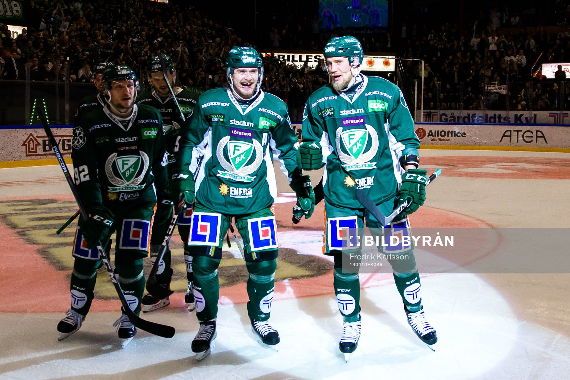 Färjestads Linus Johansson och Ilari Melart jublar