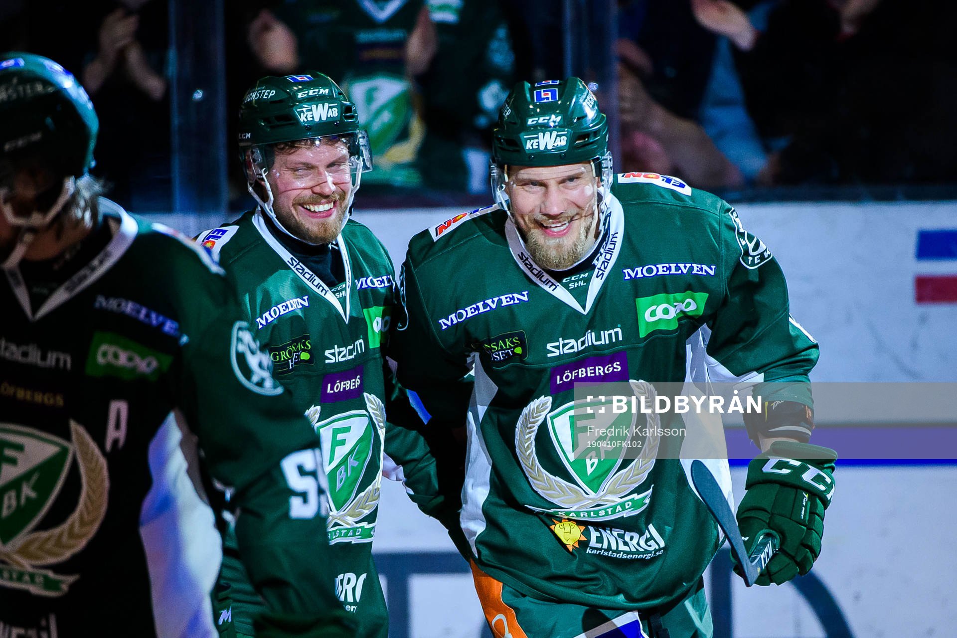 Färjestads Alexander Johansson och Ilari Melart jublar