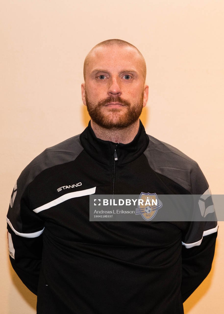 Henrik Korhonen, tränare Kungsbacka poserar för ett porträtt under upptaktsträffen för Damallsvenskan i fotboll den 11 april 2019 i Stockholm.