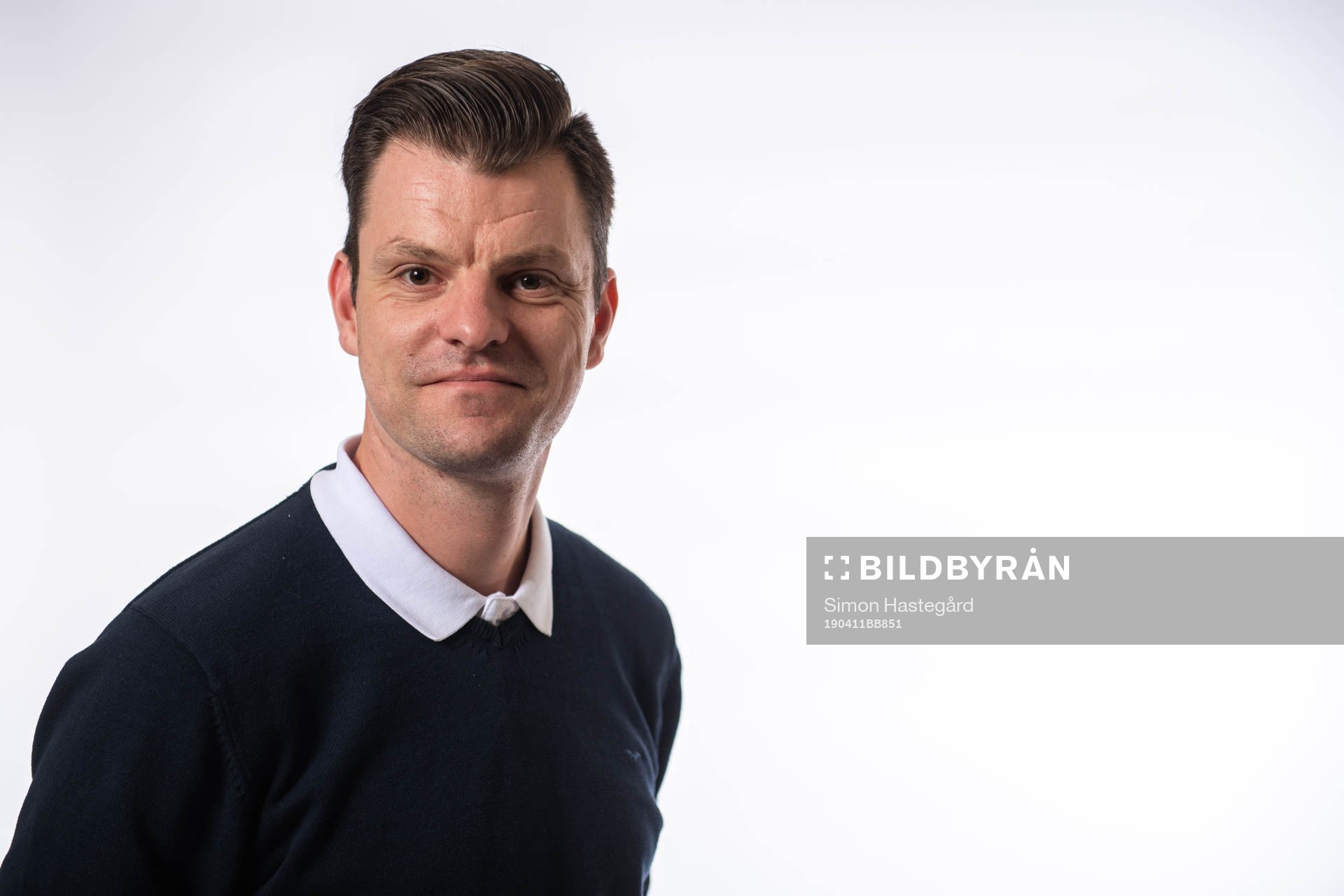 Stefan Ärnesved, tränare Örebro, poserar för porträtt under upptaktsträffen för Damallsvenskan i fotboll den 11 april 2019 i Stockholm.