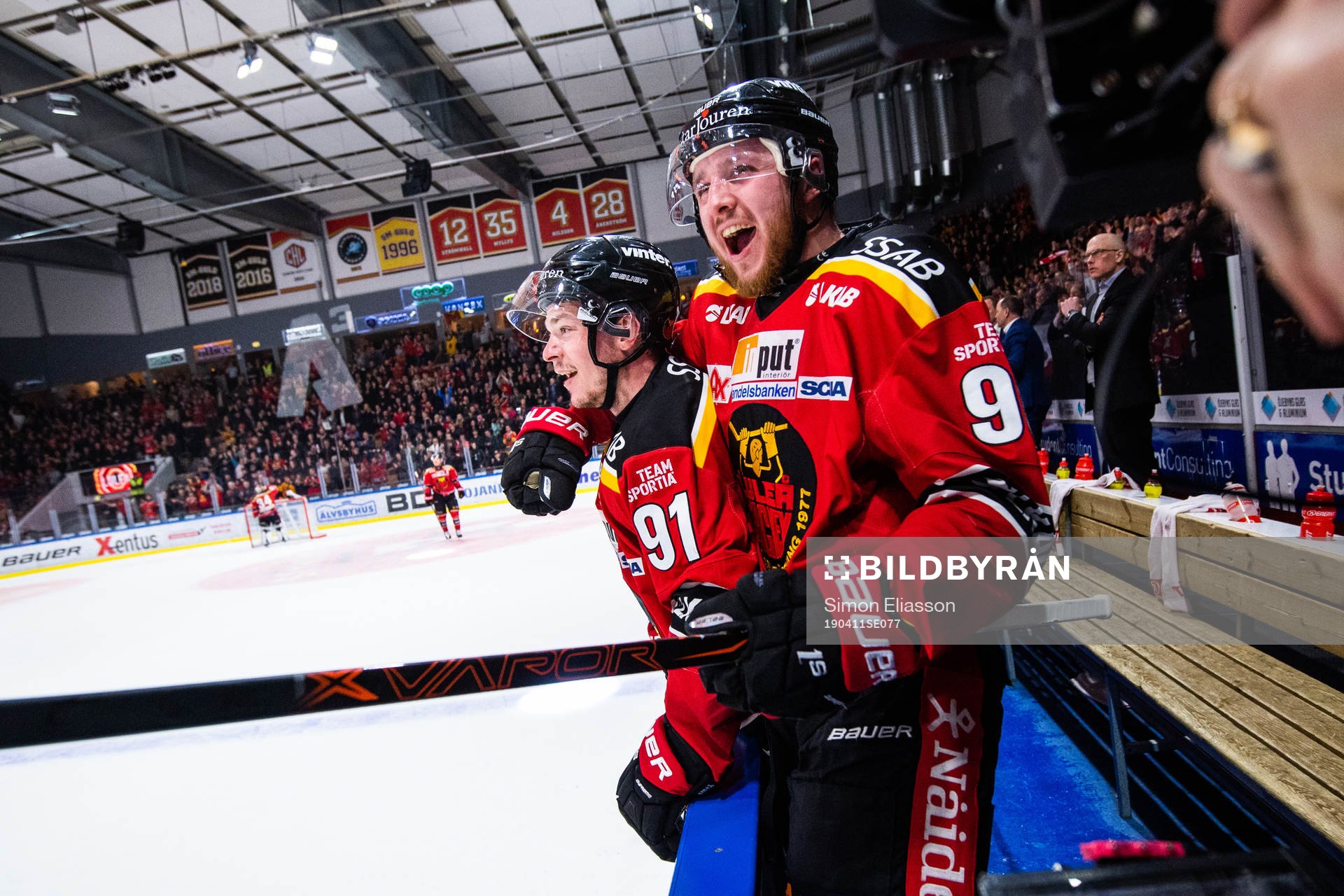 Luleås Austin Farley och Robin Kovacs jublar