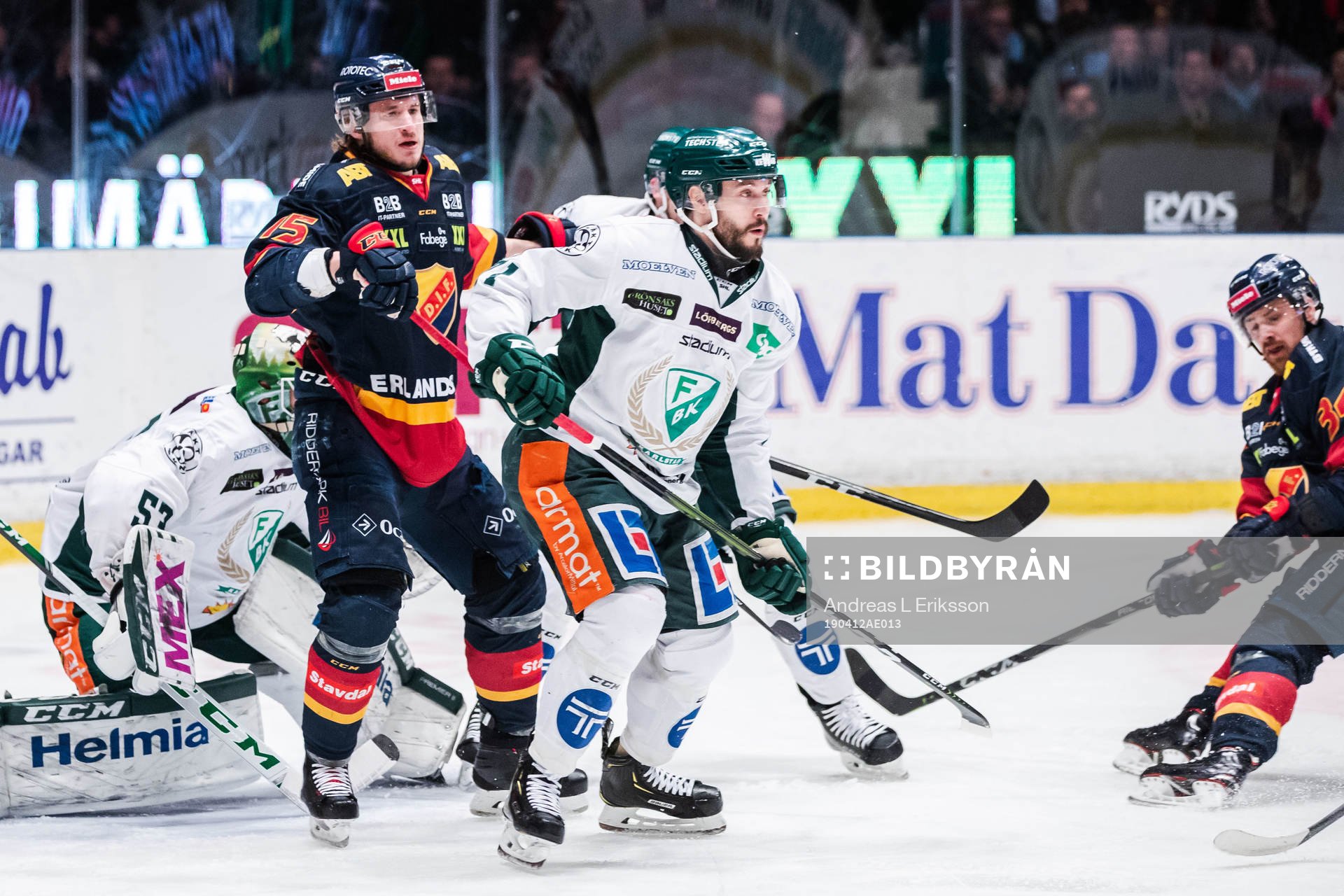 Färjestads målvakt Markus Svensson och Jesse Virtanen