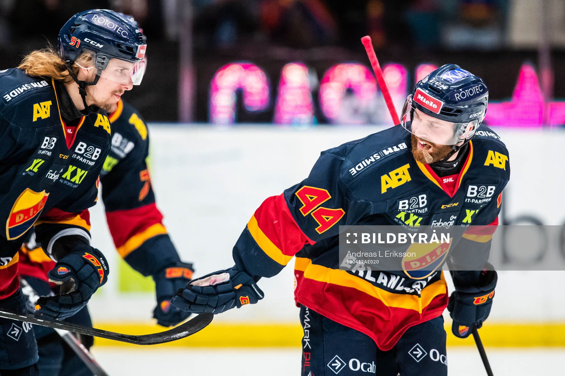 Djurgårdens Axel Jonsson Fjällby och Mattias Guter jublar