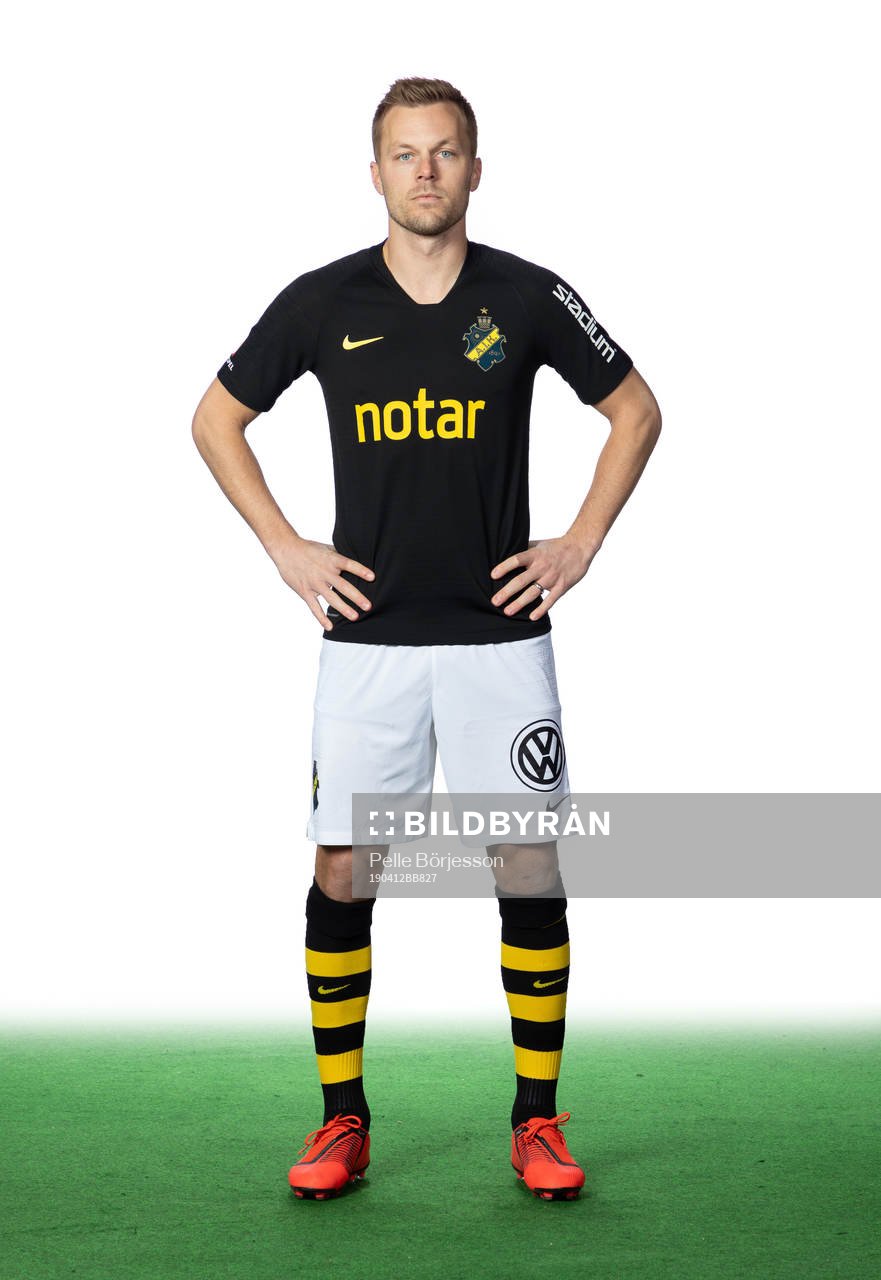 s Sebastian Larsson