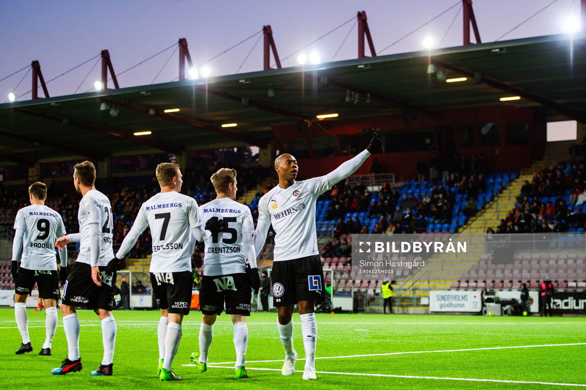 Örebros Carlos Strandberg jublar