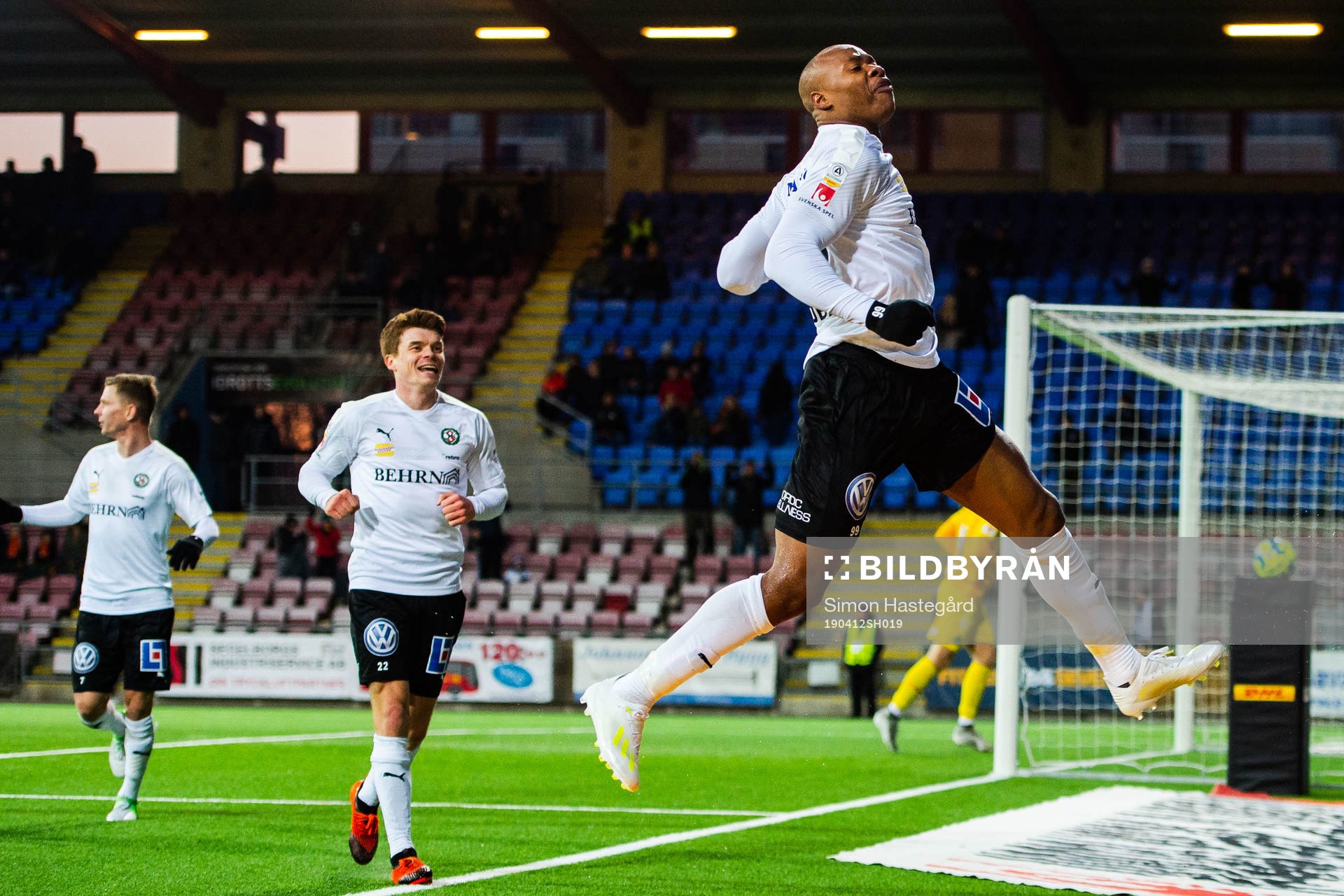 Örebros Carlos Strandberg jublar