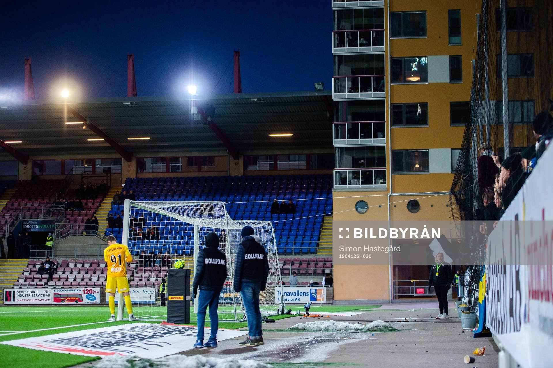 AFC Eskilstunas målvakt Ihor Levchenko har problem med sin
