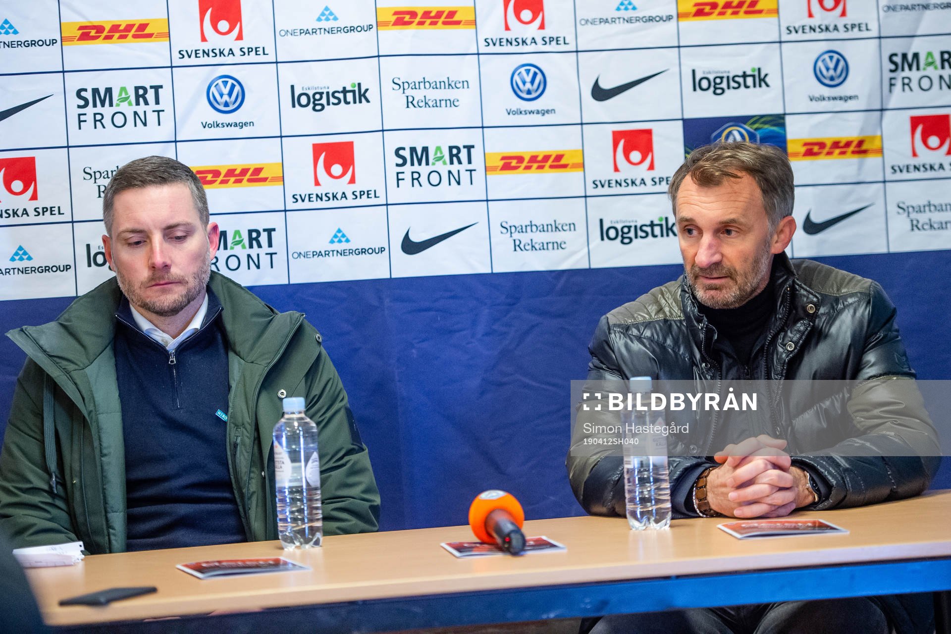  Örebros tränare Axel Kjäll och AFC Eskilstunas tränare Nemanja Miljanvoic under en presskonferens efter fotbollsmatchen i Allsvenskan mellan AFC Eskilstuna och Örebro den 12 april  2019 i Eskilstuna.