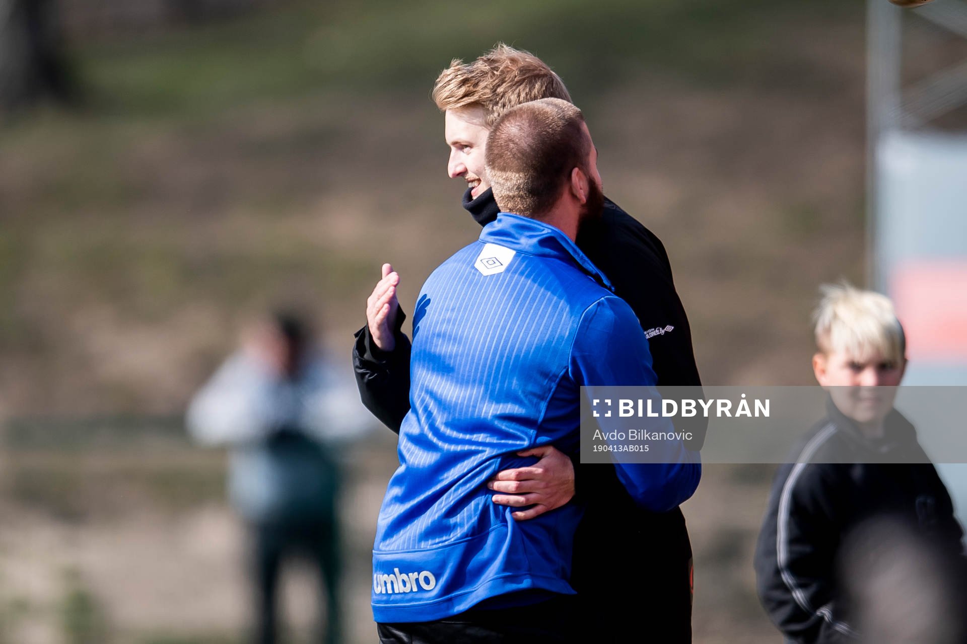 Höganäs assisterande tränare Linus Ahlberg jublar efter slutsignalen under fotbollsmatchen i Div 3 Södra mellan Högaborg och Höganäs den 13 April 2019 i Helsingborg.