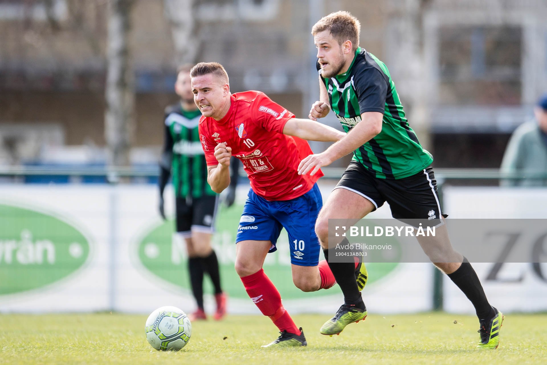 Högaborgs Emil Nilsson och Höganäs Martin Ndreca