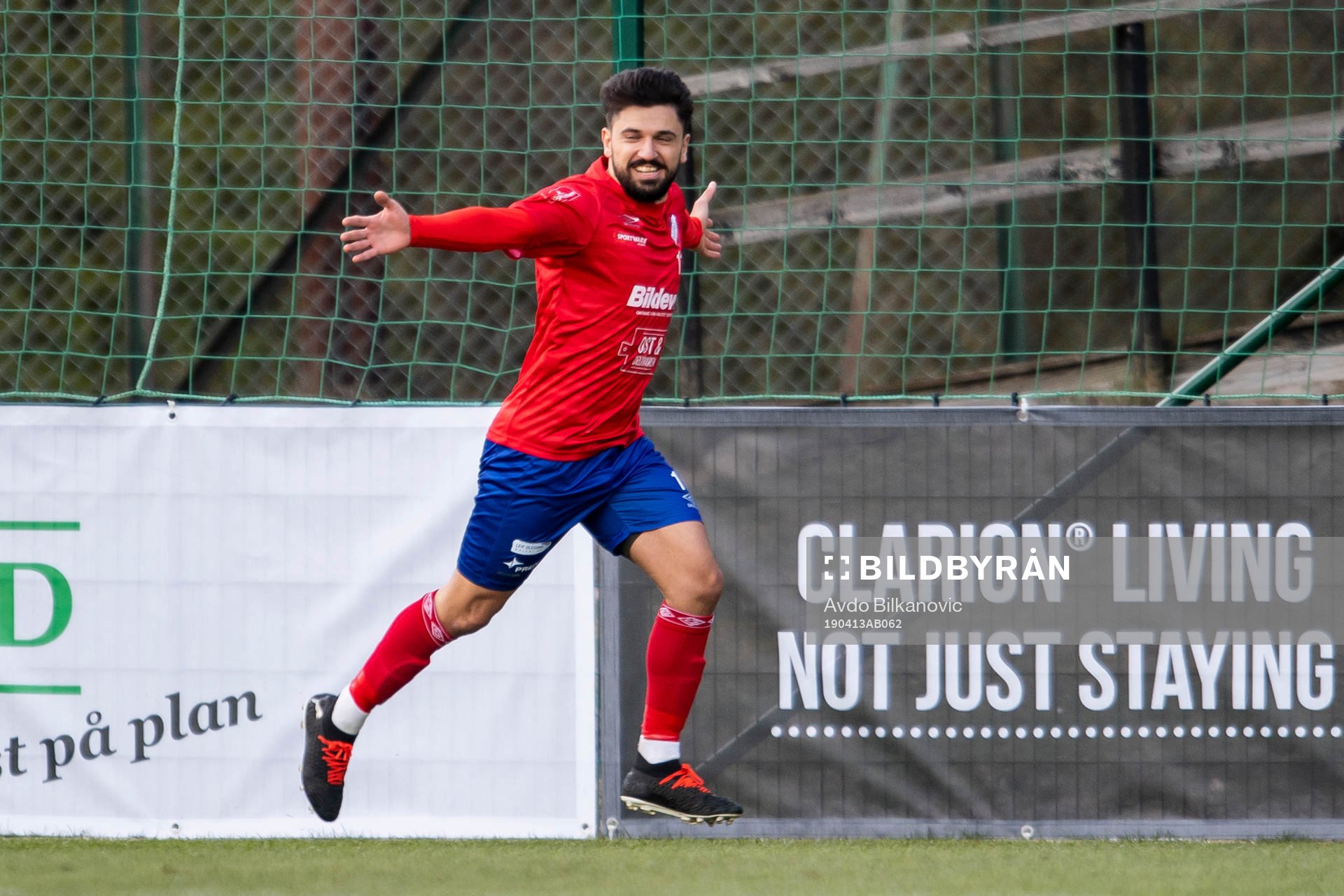 Höganäs Radwan Shaker jublar under fotbollsmatchen i Div 3 Södra mellan Högaborg och Höganäs den 13 April 2019 i Helsingborg.