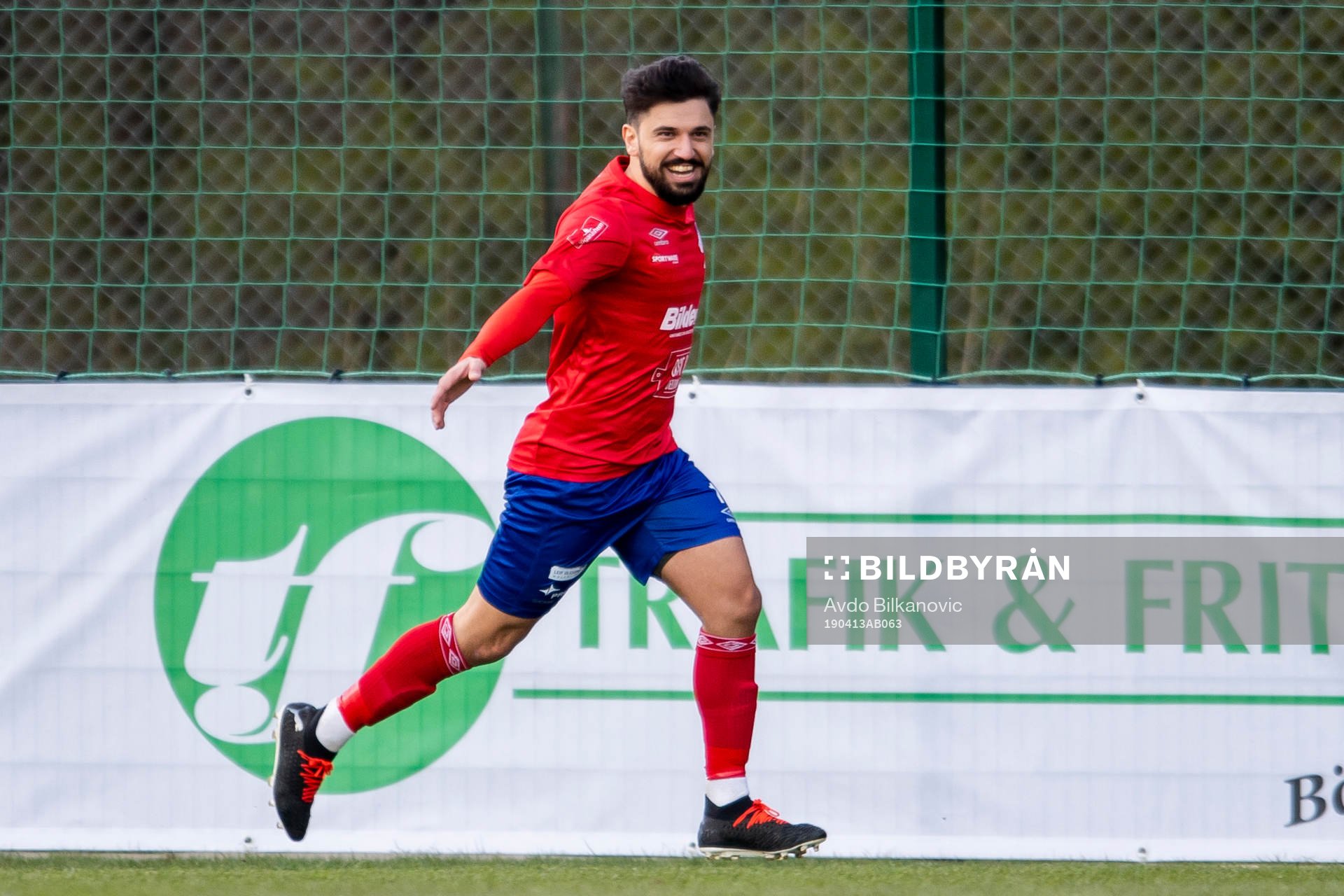 Höganäs Radwan Shaker jublar under fotbollsmatchen i Div 3 Södra mellan Högaborg och Höganäs den 13 April 2019 i Helsingborg.