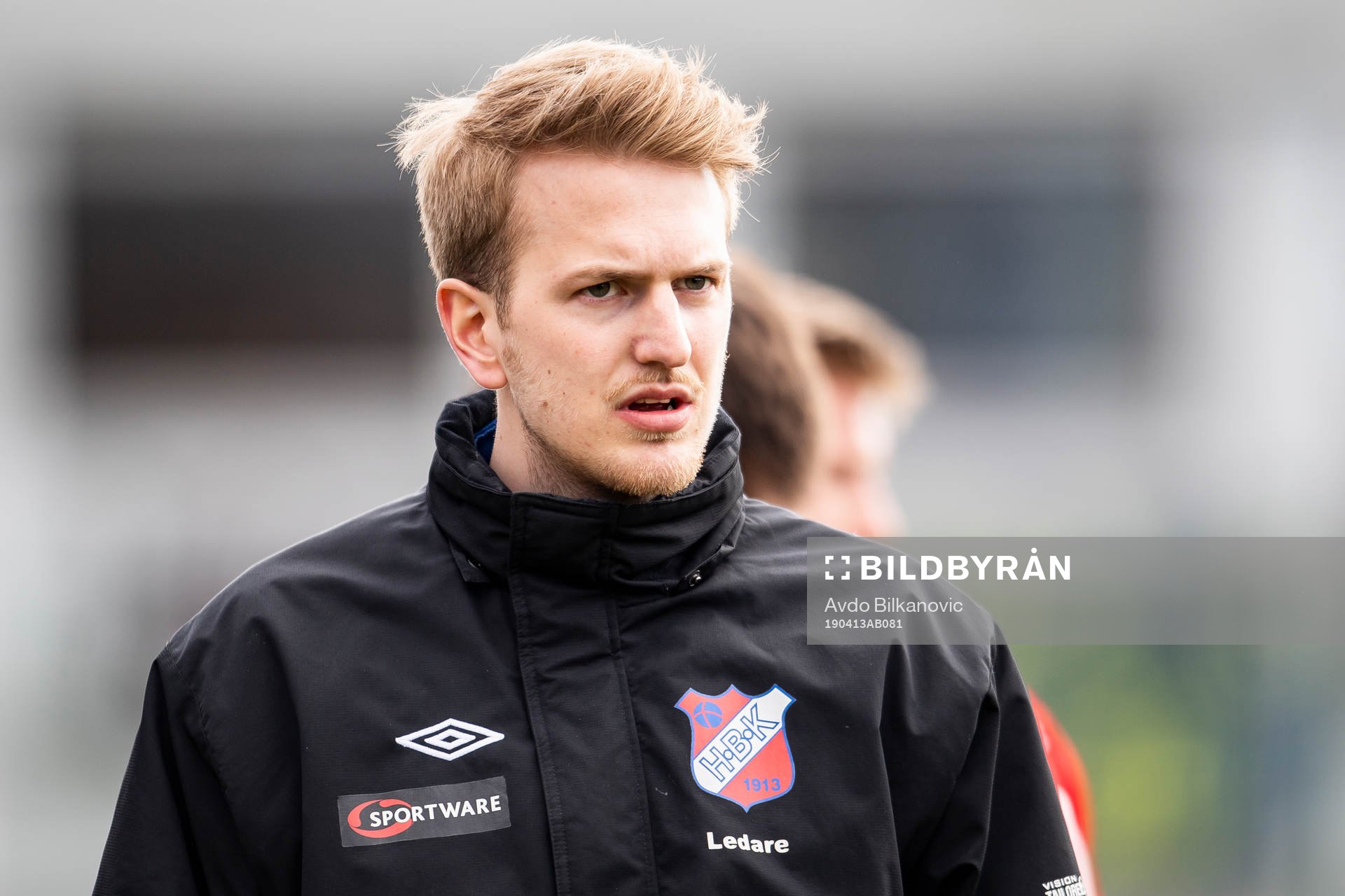 Höganäs assisterande tränare Linus Ahlberg efter slutsignalen under fotbollsmatchen i Div 3 Södra mellan Högaborg och Höganäs den 13 April 2019 i Helsingborg.