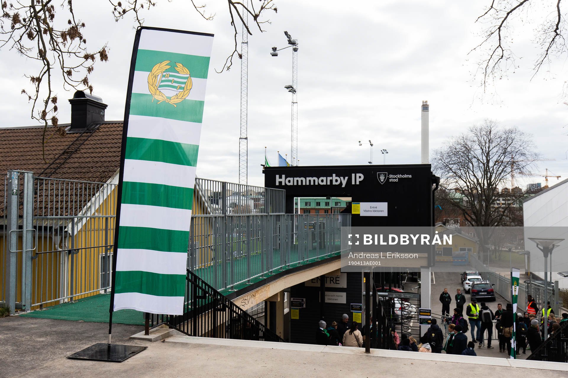 Entrén till Hammarby IP innan fotbollsmatchen i Elitettan