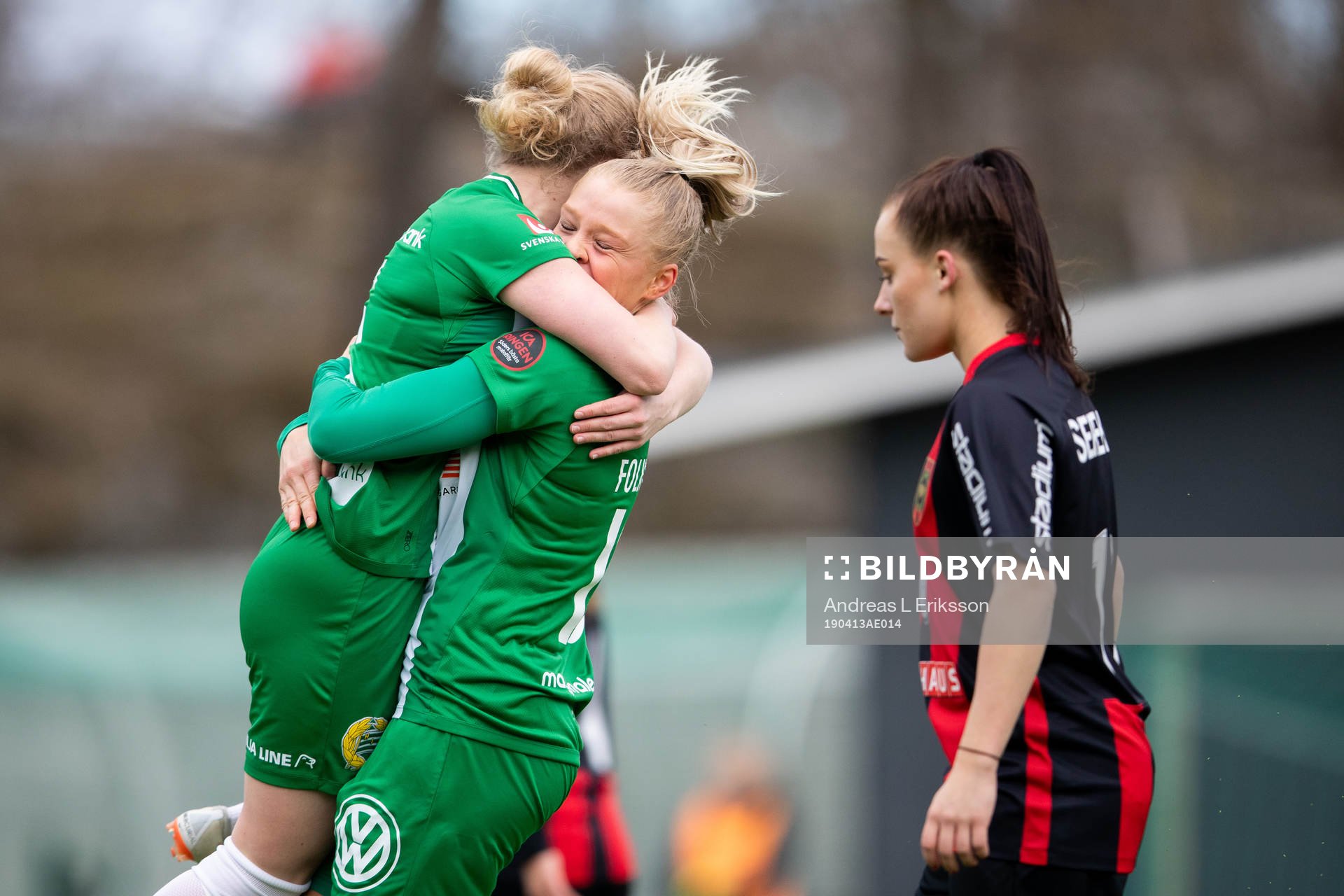 Hammarbys Emilia Larsson och Klara Folkesson jublar