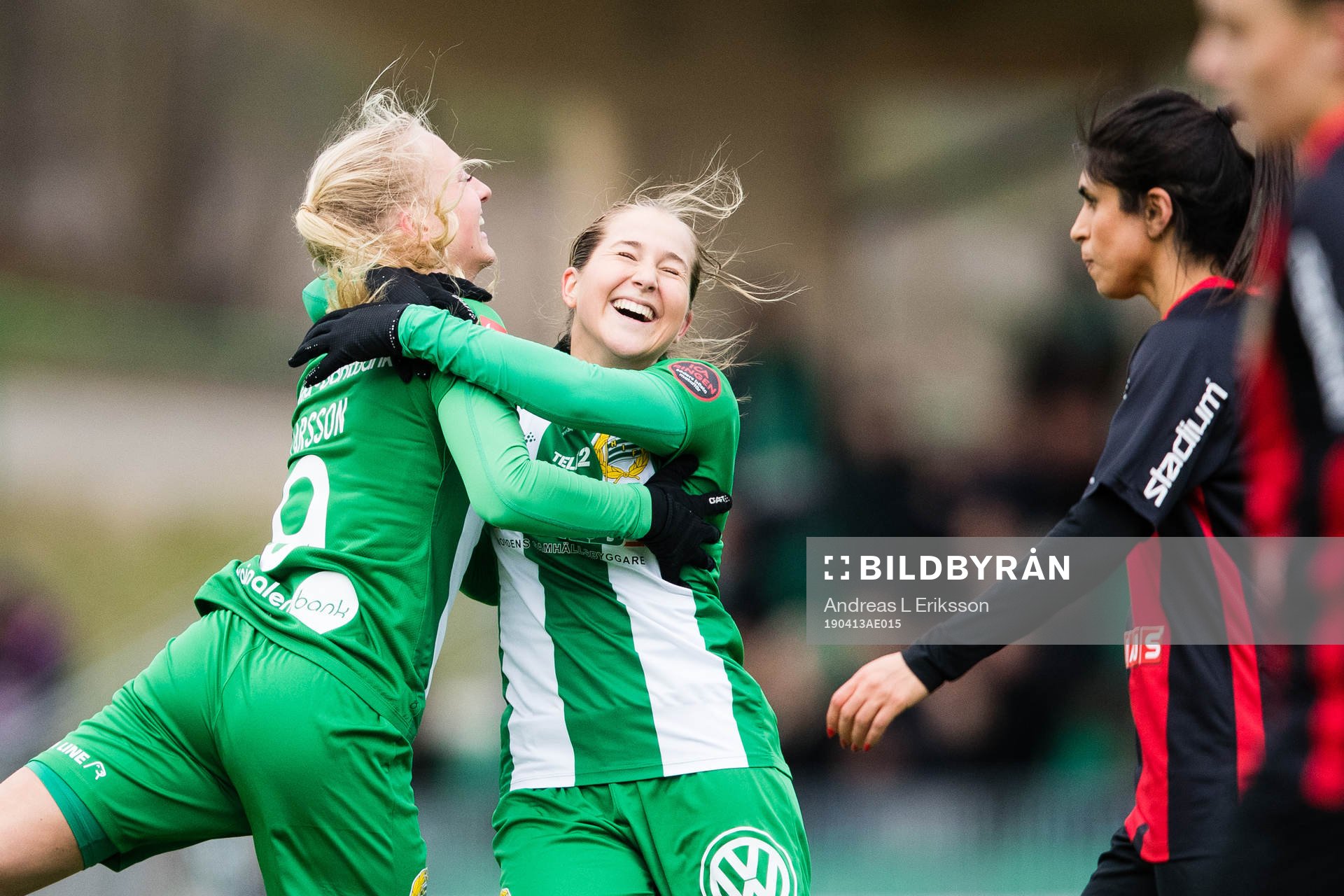 Hammarbys Astrid Larsson jublar tillsammans Felicia Saving