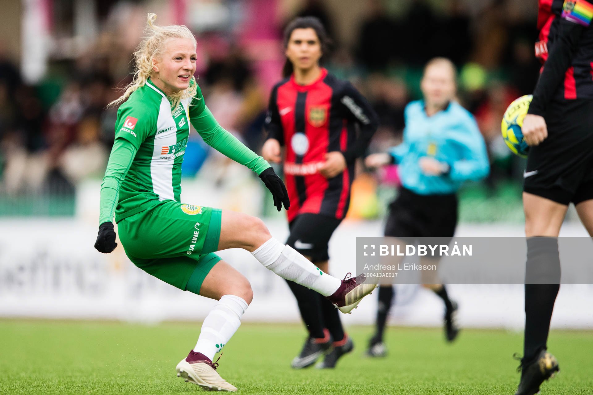 Hammarbys Astrid Larsson med ett skott