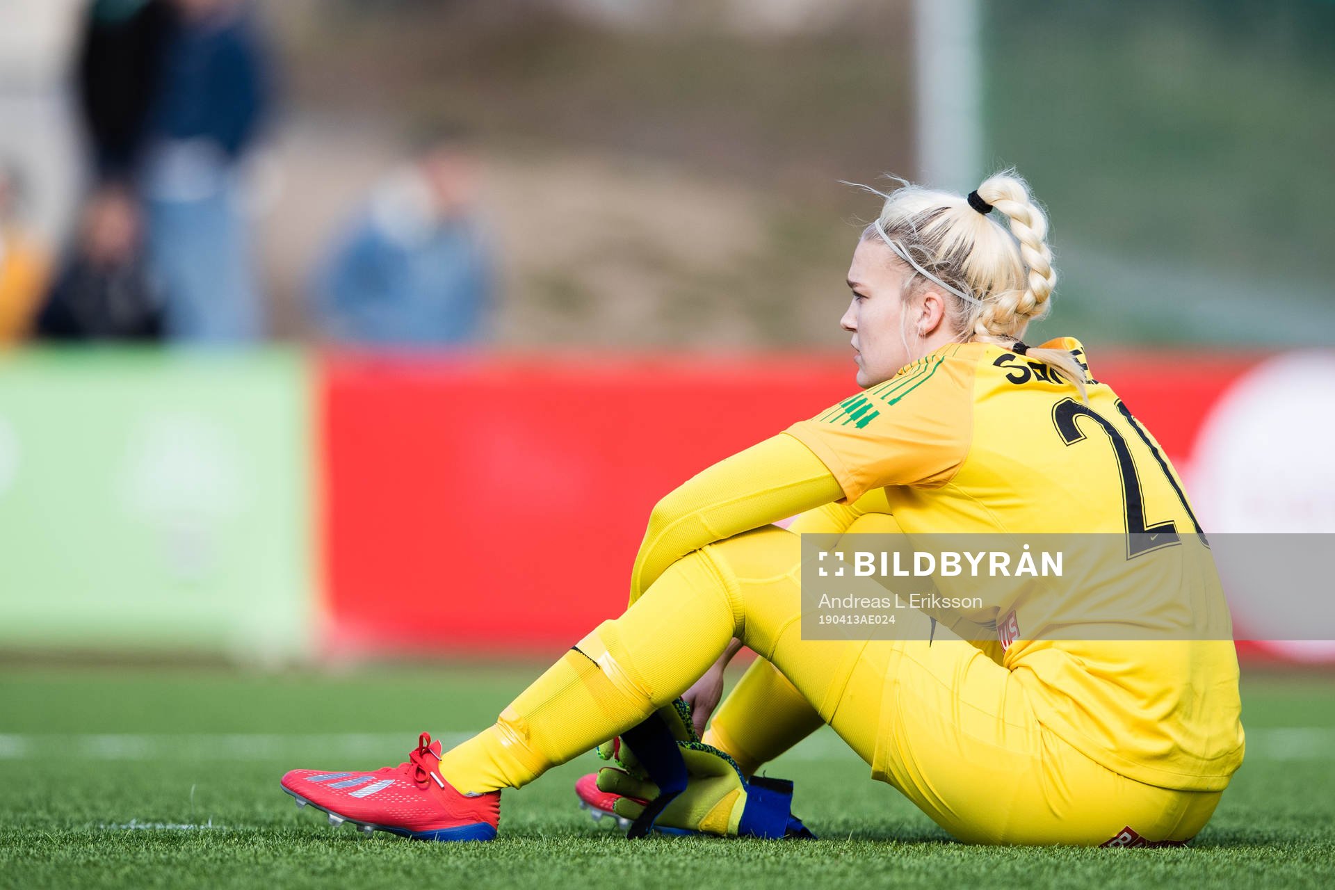 Brommapojkarnas  målvakt Nichole Persson deppar