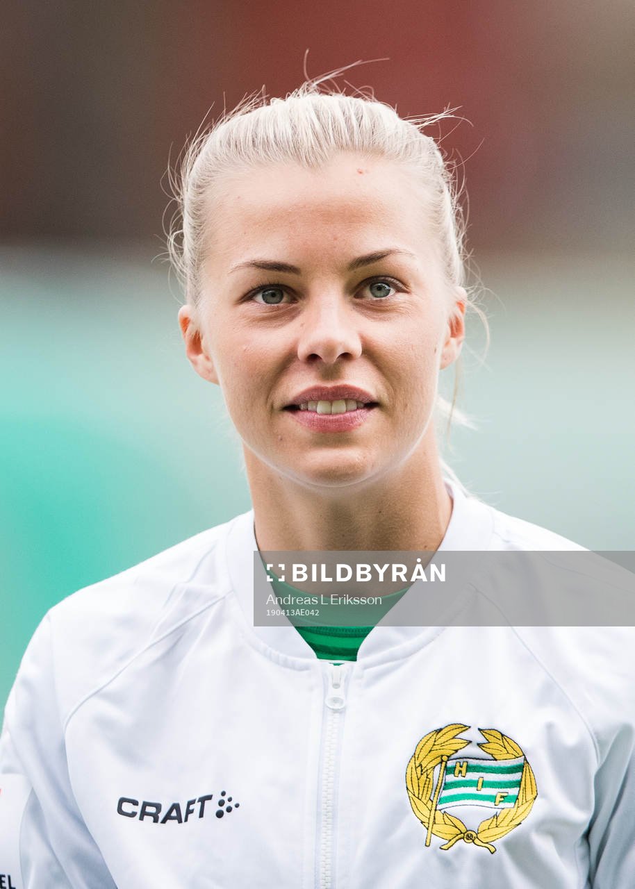 Hammarbys Lotta Ökvist innan fotbollsmatchen i Elitettan