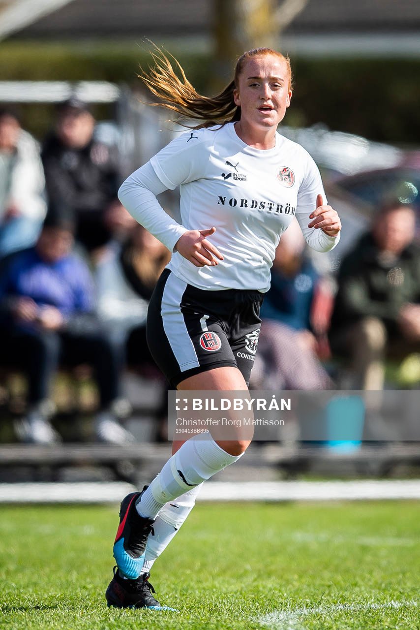Hittarps Ida Löfving under fotbollsmatchen i Division 1 Södra Götaland mellan Hittarp och Lörby den 13 april 2019 i Helsingborg.