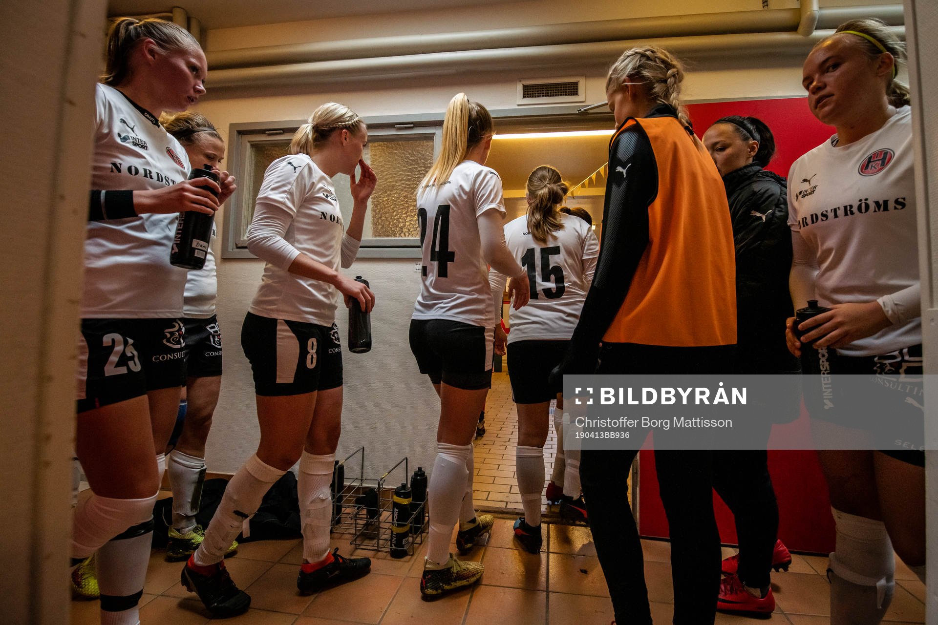 Hittarps spelare går in till omklädningsrummet