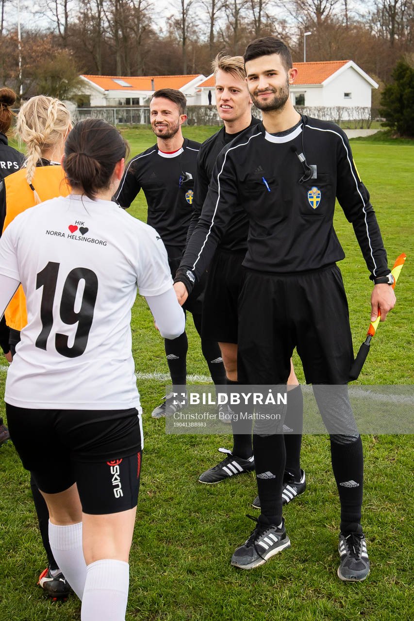 Hittarps spelare tackar domarna efter fotbollsmatchen i Division 1 Södra Götaland mellan Hittarp och Lörby den 13 april 2019 i Helsingborg.