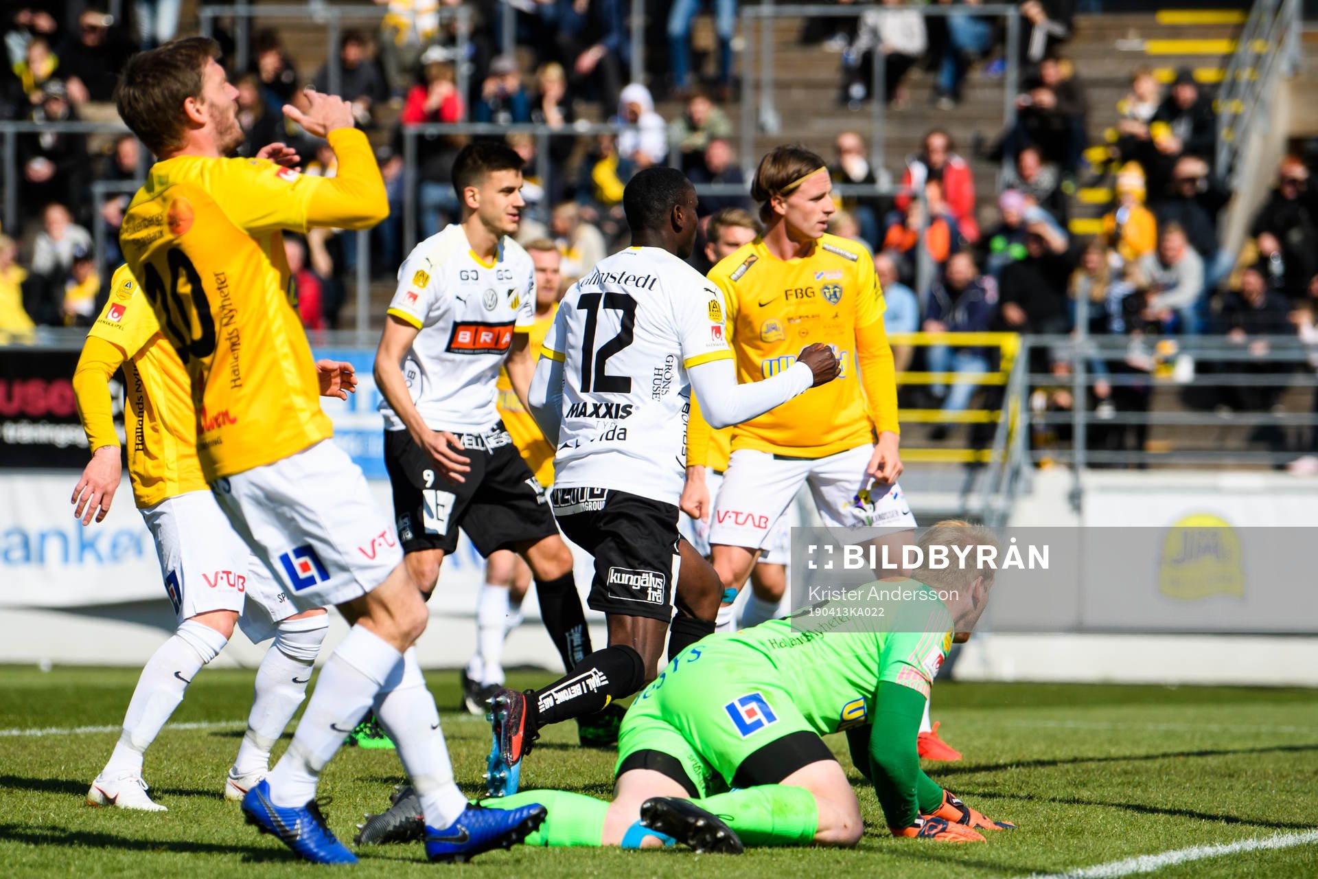 Häckens Elohor Ekpolo jublar