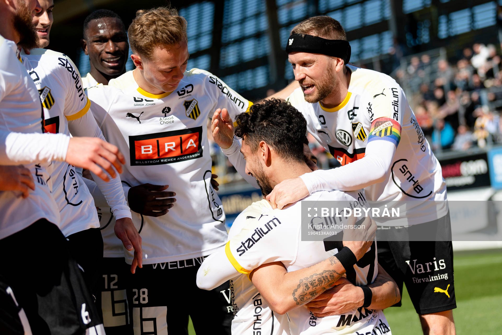 Häckens spelare jublar