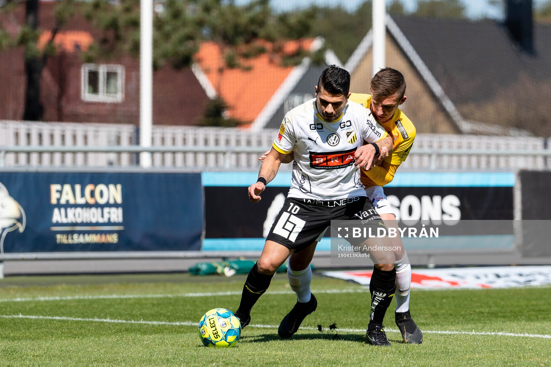 Häckens Paulinho och Falkenbergs John Björkengren