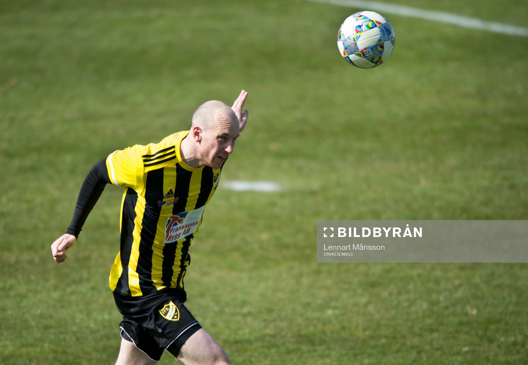 IFK Hässleholms Simon Henningsson i matchen i division 2