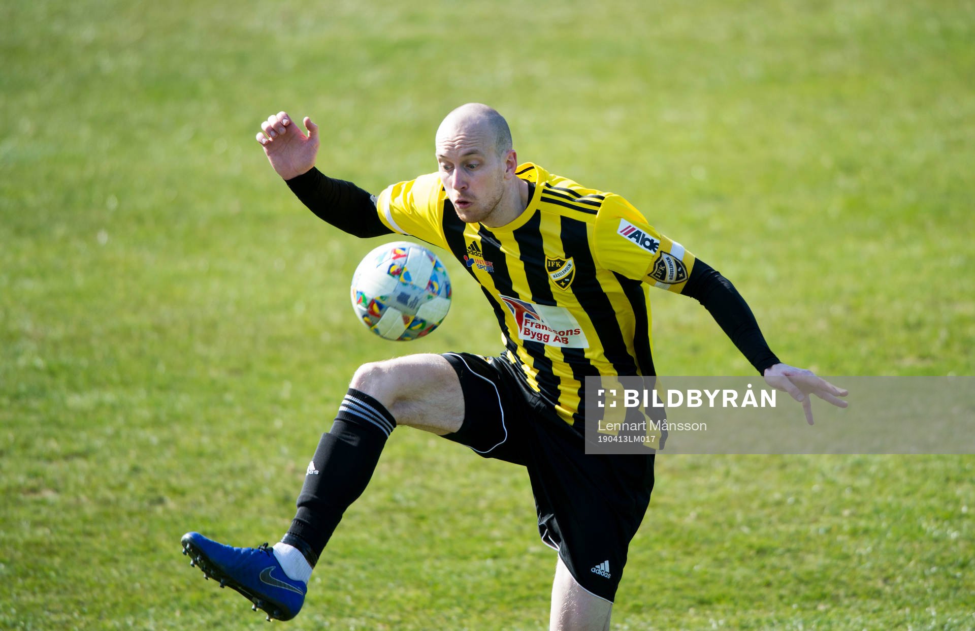 IFK Hässleholms lagkapten Simon Henningsson i matchen i division 2 mellan IFK Hässleholm och Räppe i Hässleholm 13 april 2019.  