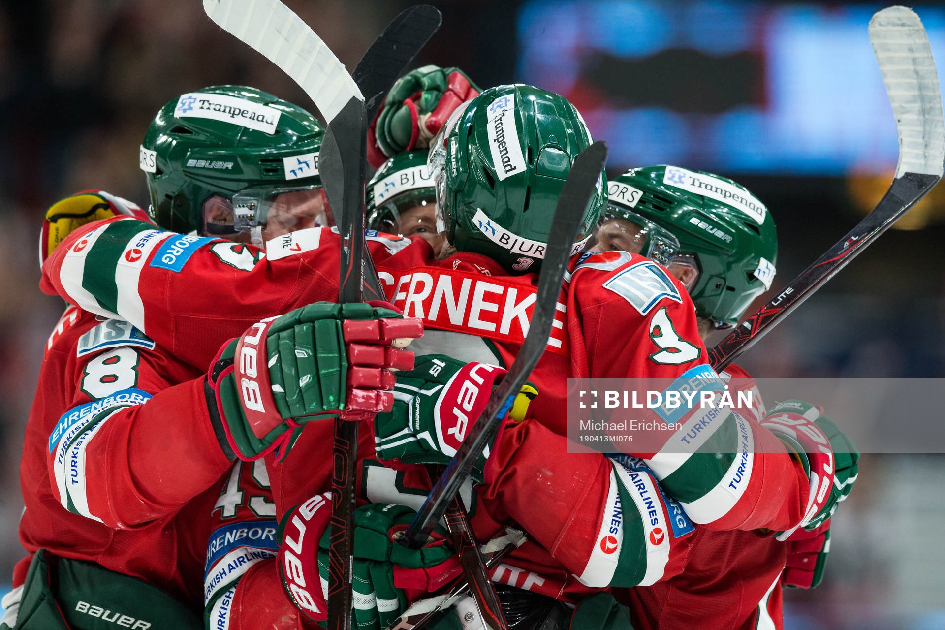 Frölundas Jacob Moverare jublar med lagkamrater