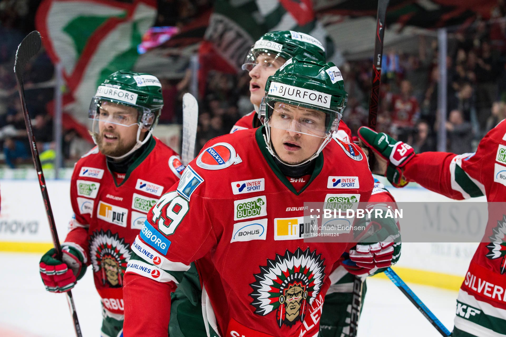 Frölundas Rhett Rakshani jublar med lagkamrater