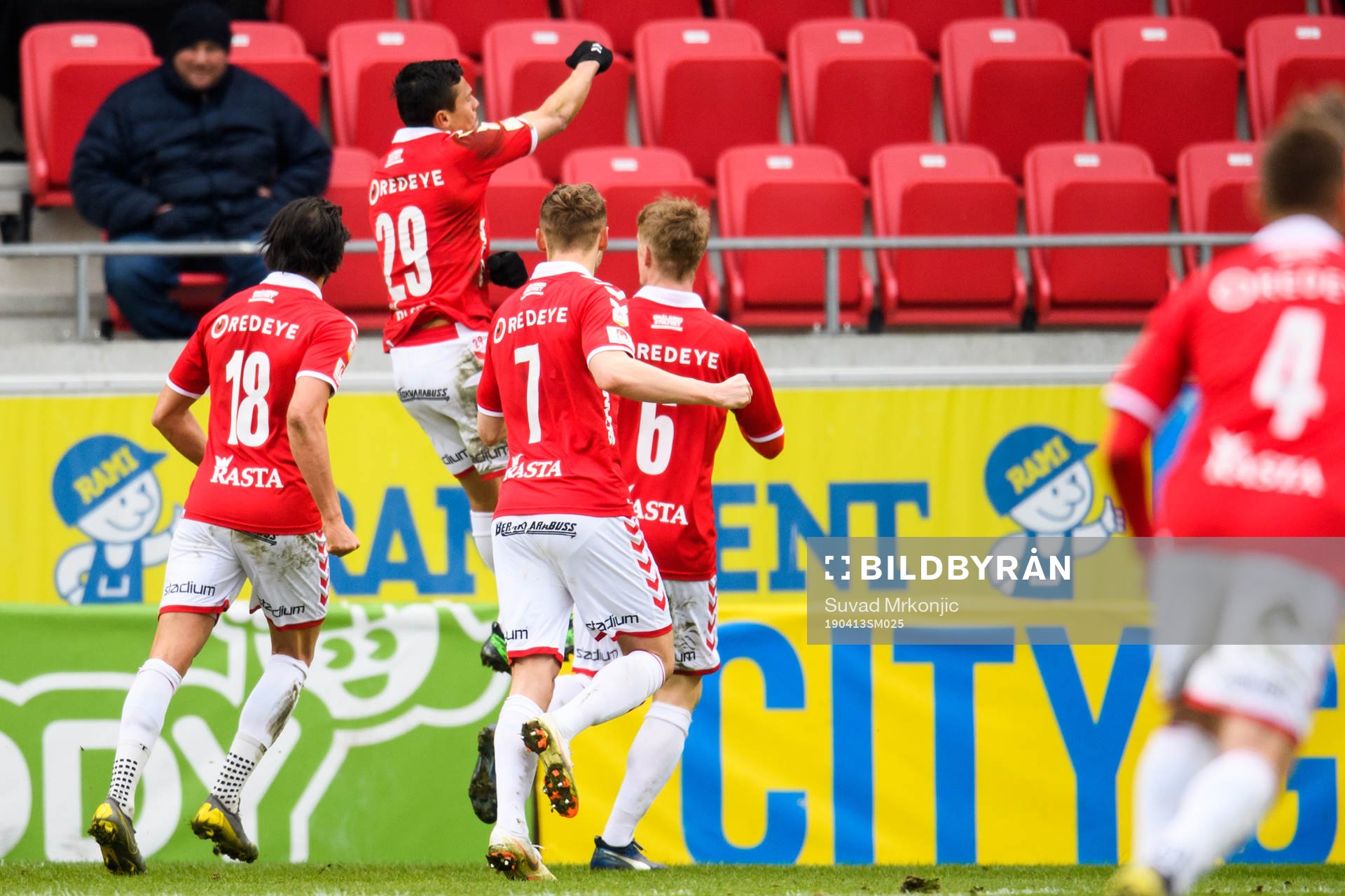 Kalmars Romário Pereira Sipião jublar efter sitt 1-1 mål på straff under fotbollsmatchen i Allsvenskan mellan Kalmar och Norrköping den 13 april 2019 i Kalmar.