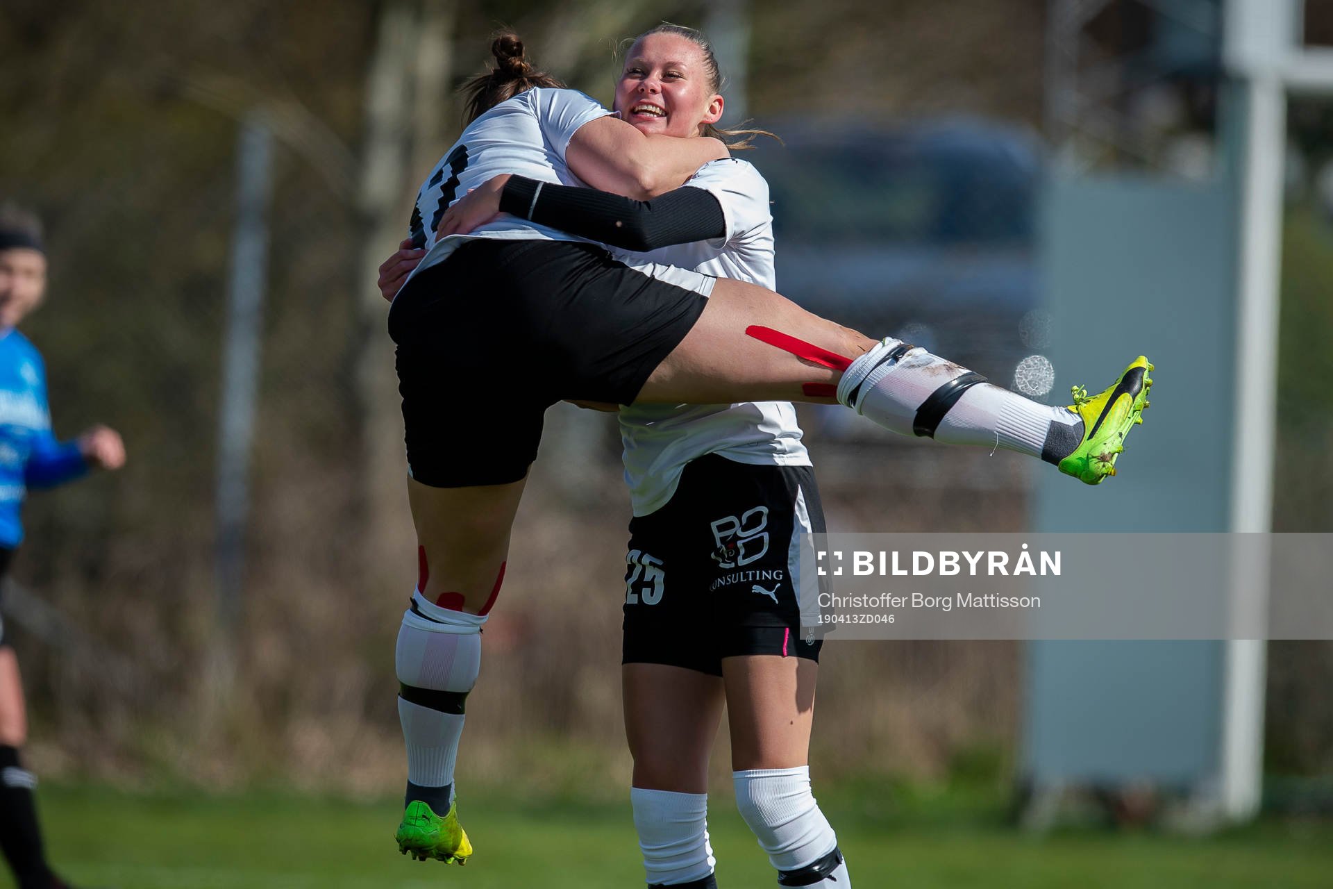 Hittarps Isabell Angel och Maria Westerblad jublar
