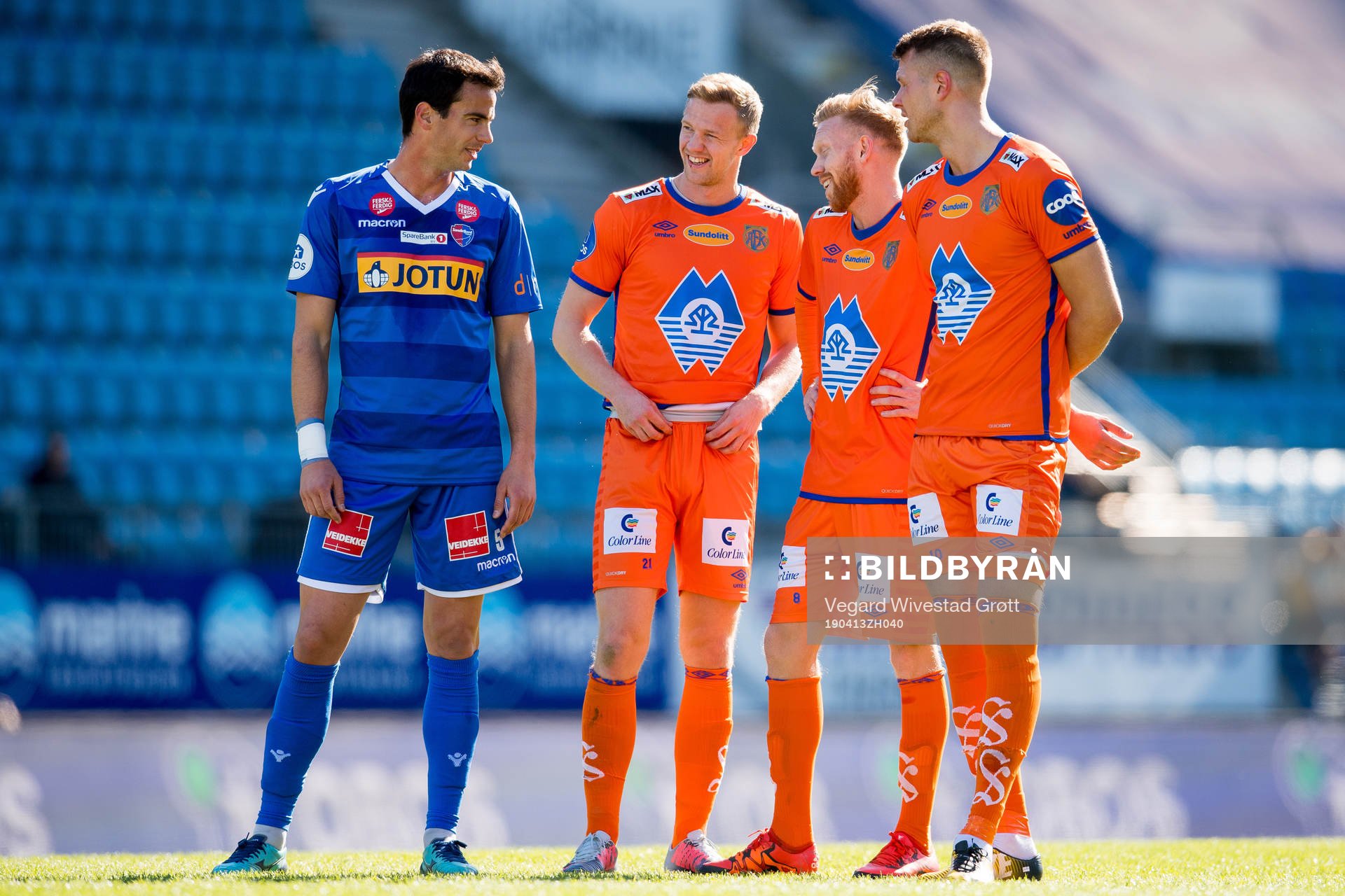 Enric Vallés of Sandefjord talks to Peter Orry Larsen,