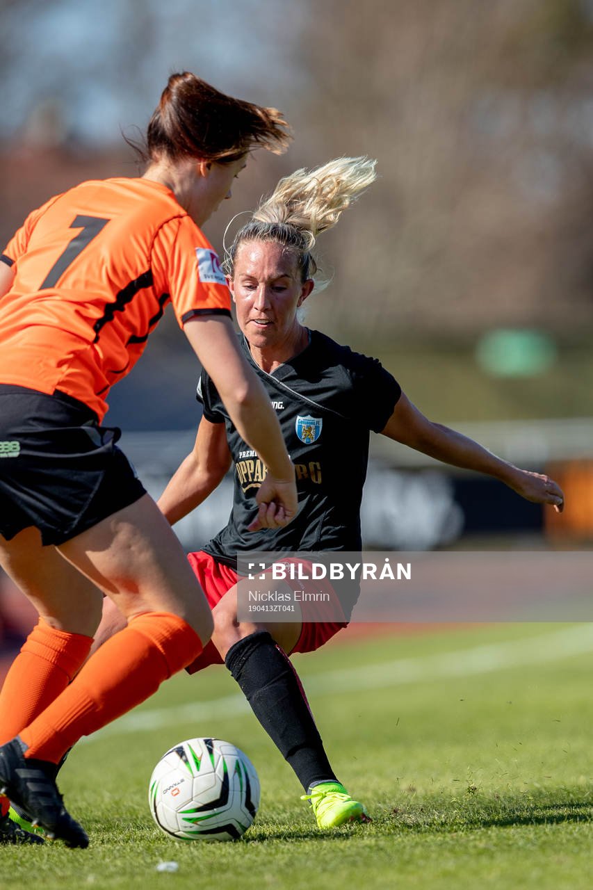 Göteborgs Emma Koivisto mot Kungsbackas Ida Pettersson