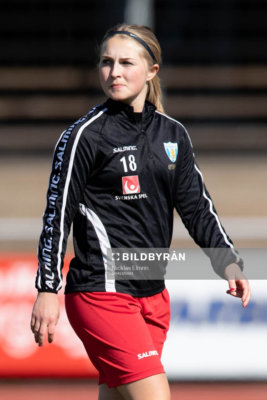 Göteborgs Hanna Andersson innan fotbollsmatchen i