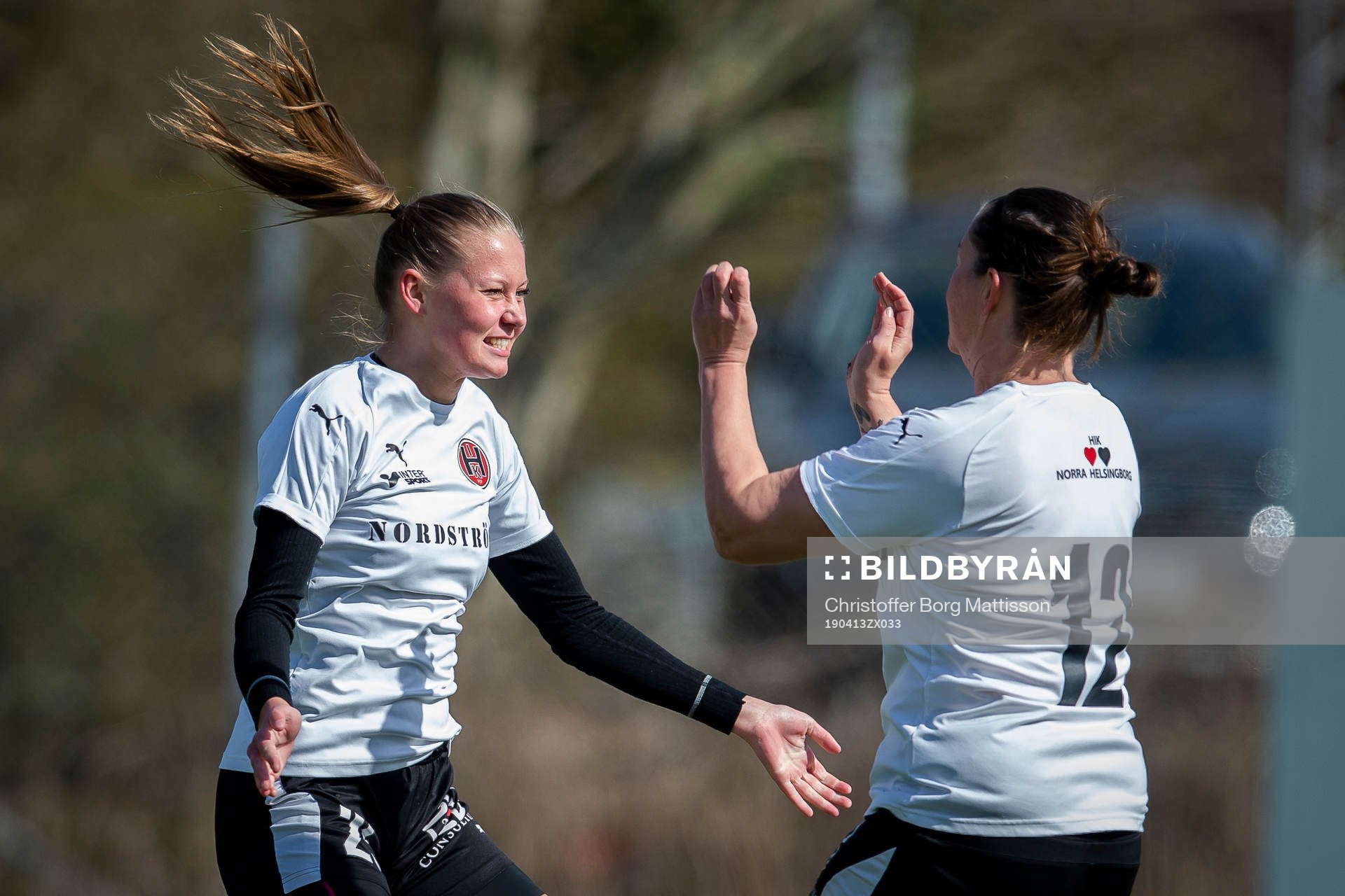 Hittarps Isabell Angel och Maria Westerblad jublar