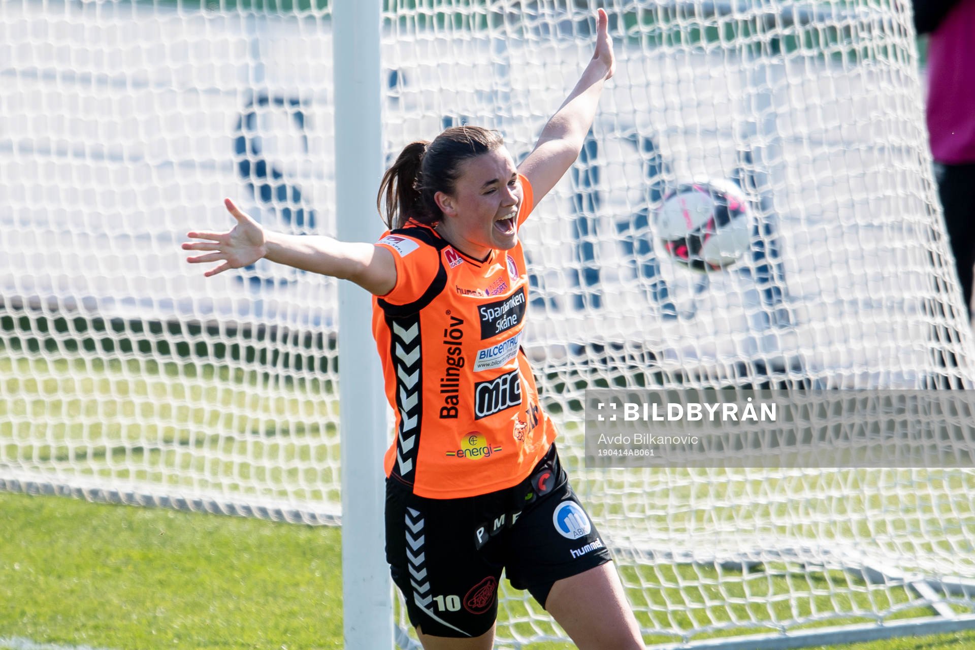 Kristianstads Anna Welin jublar under fotbollsmatchen i Damallsvenskan mellan Kristianstad och Limhamn Bunkefloden 14 april 2019 i Kristianstad.