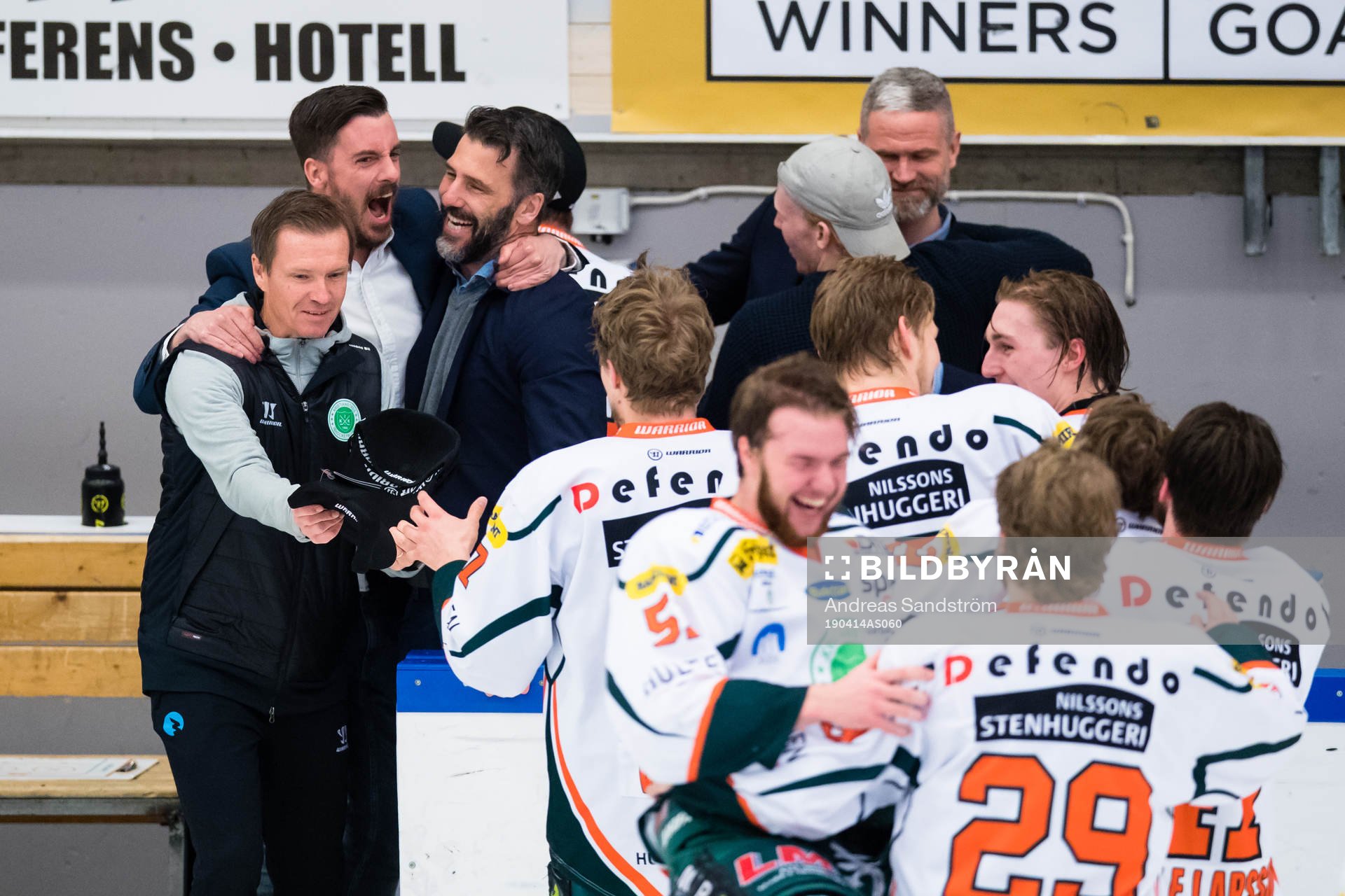 Kristianstads ledare jublar med spelare