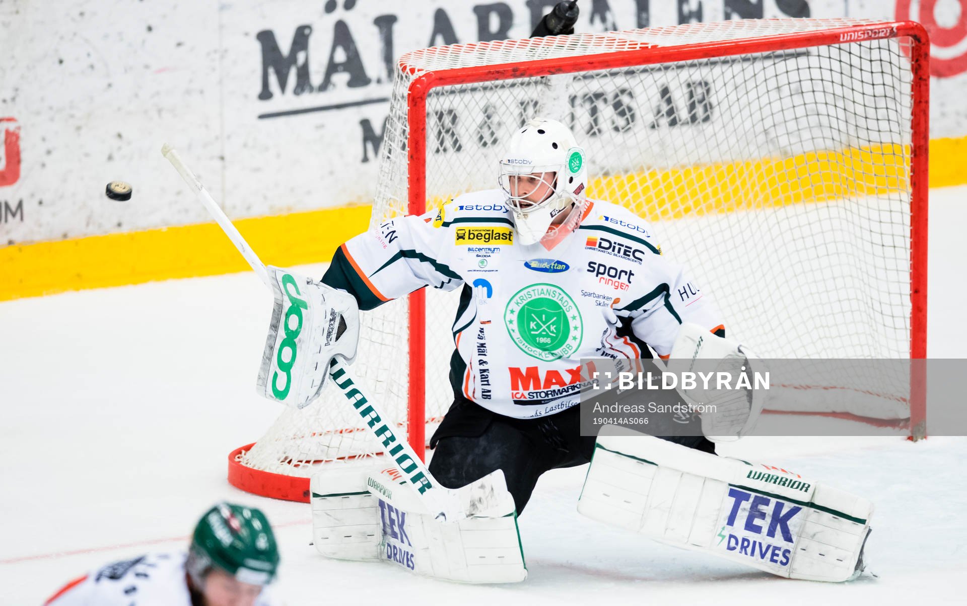 Kristianstads målvakt Joel Gistedt med en räddning