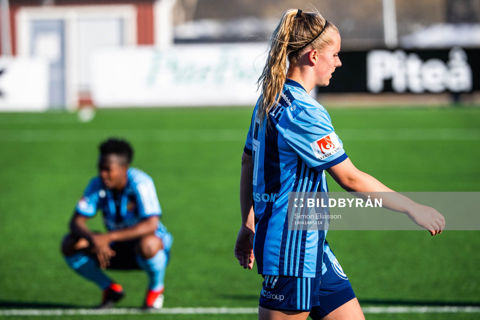 Djurgårdens Portia Boakye och Gudrun Arnardottir deppar