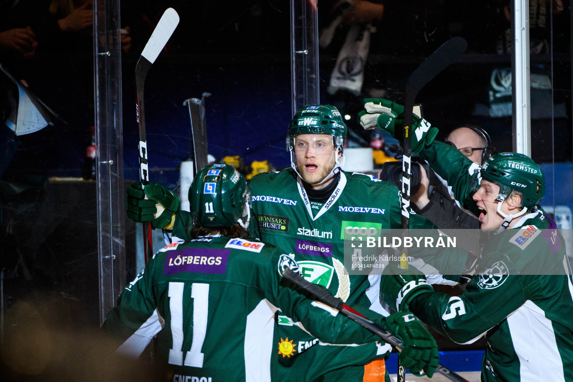 Färjestads Johan Ryno jublar