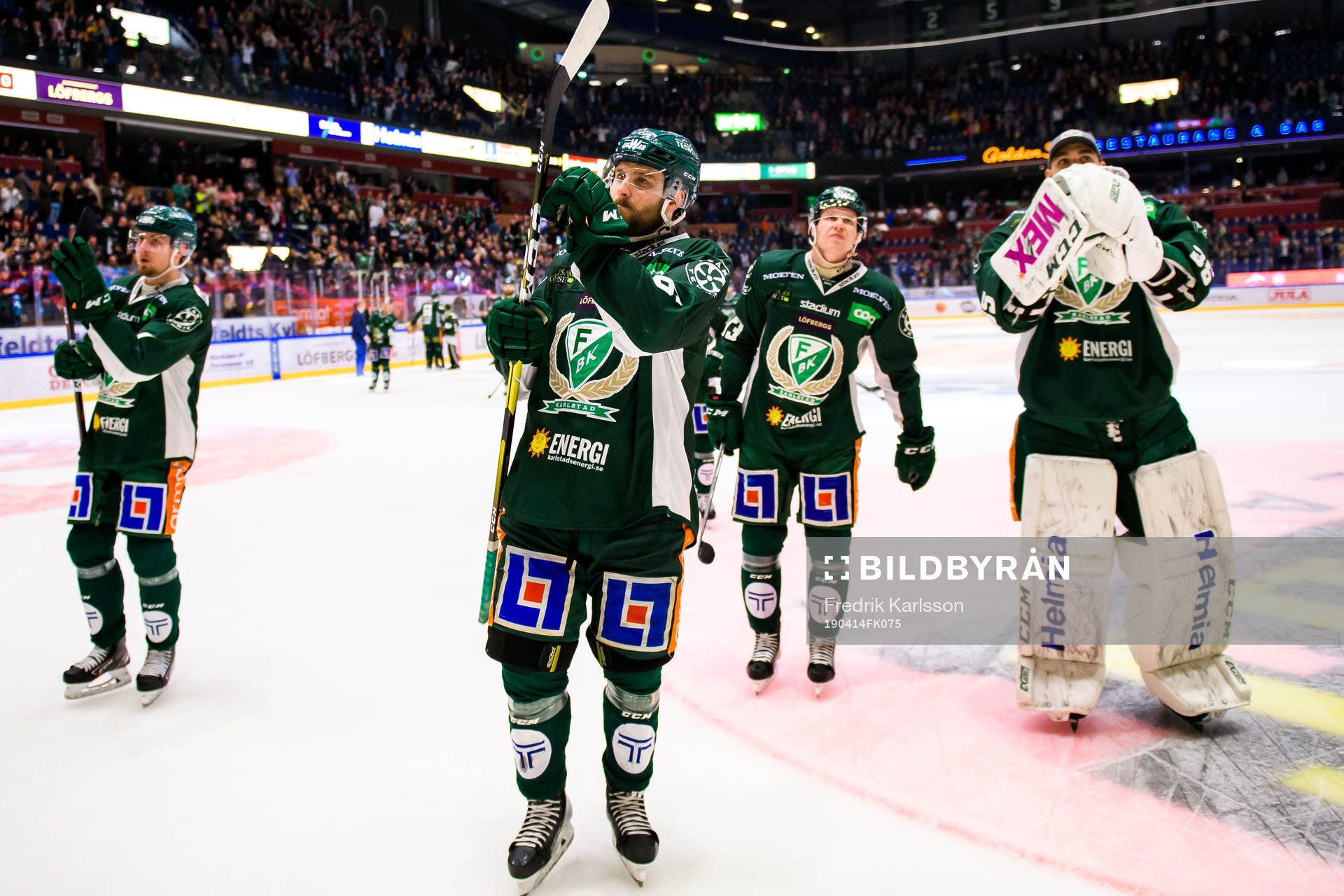 Färjestads Mikael Wikstrand jublar med lagkamrater