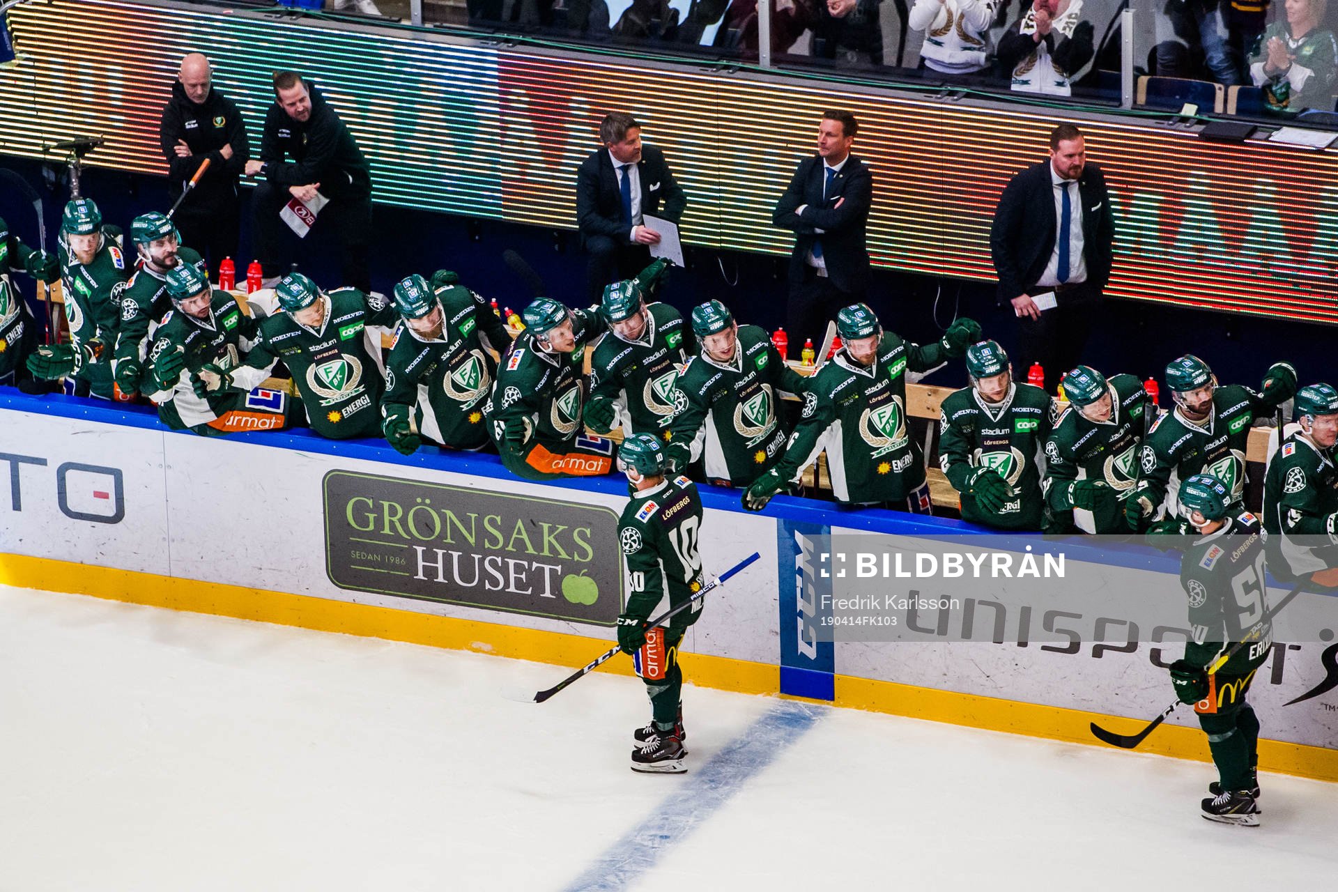 Färjestads Marcus Nilsson jublar med lagkamrater