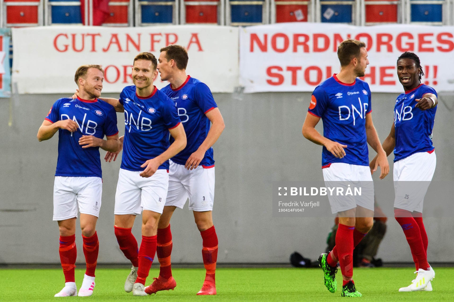 Bård Finne of Vålerenga celebrates