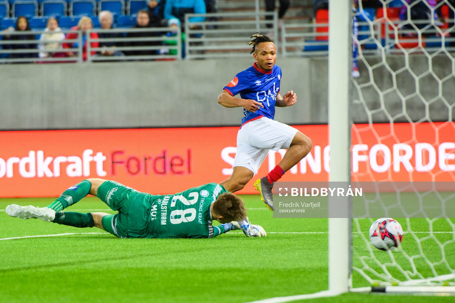 Chidera Ejuke of Vålerenga scores the 3-0 goal behind